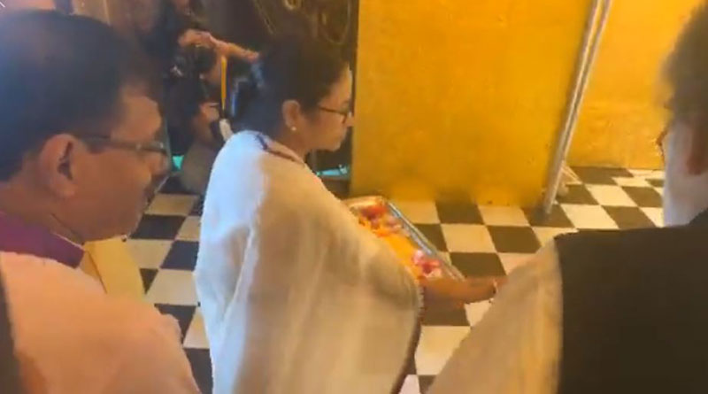 Mamata Banerjee inaugurates Hatibagan Sarbojonin Durga Puja