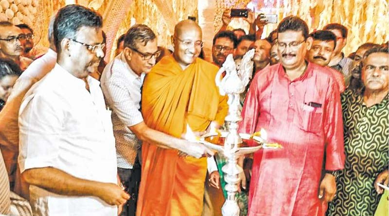 কমরেডের হাতে জ্বলল প্রদীপ, দুর্গাপুজোর উদ্বোধনে গিয়ে বিতর্কে সিপিএমের তন্ময় ভট্টাচার্য
