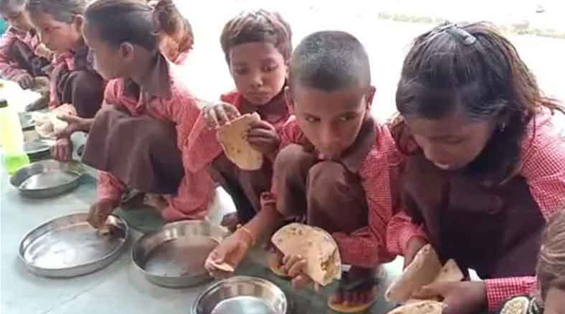 সত্য প্রকাশের জের! উত্তরপ্রদেশে নুন-রুটি কাণ্ডে মামলা দায়ের সাংবাদিকের নামে