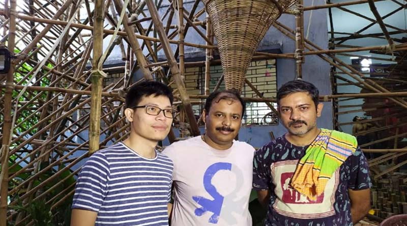 বিদেশি শিল্পীর হাতে প্রতিমার চক্ষুদান, অভিনব উদ্যোগ বাগুইআটির পুজো কমিটির