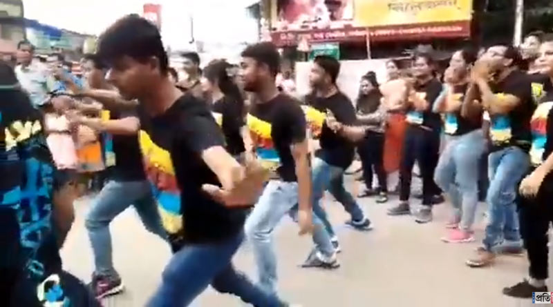Junior doctors of Burdwan Medical College dance to be stress free