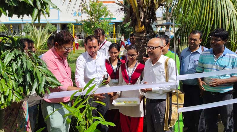 পরিবেশ রক্ষার পাঠ, শিক্ষক দিবসে পথচলা শুরু ‘রাধাকৃষ্ণণ স্যাপলিং ব্যাংক’