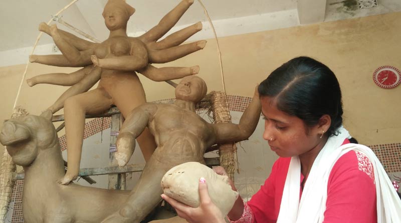 Graduation student in Birbhum is making Durga idol