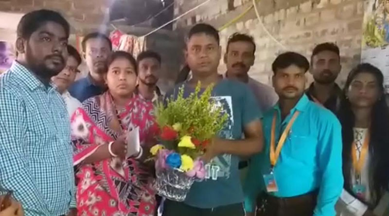 পুজোর বোনাসেই ক্যানসারের চিকিৎসা, আক্রান্ত ছাত্রীর পাশে একদল যুবক-যুবতী