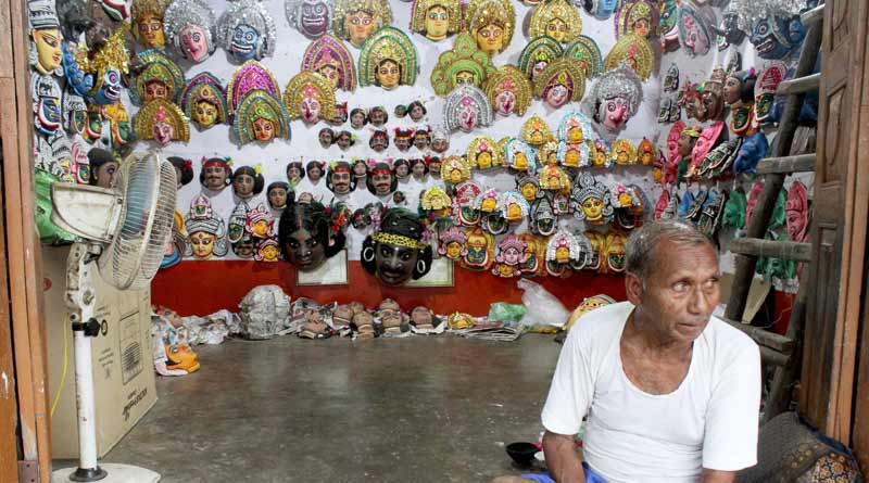 পুজোয় জোটেনি বরাত, ছৌ গ্রাম চড়িদাকে গ্রাস করেছে অদ্ভুত বিষণ্ণতা