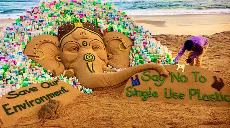 Internationally acclaimed sand artist makes Ganesh with 'save environment' messege