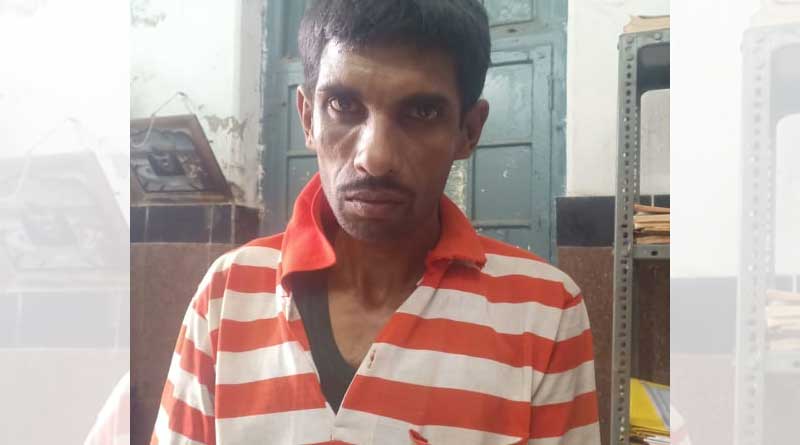 শরীর দেখার নেশা! ভিড়ের মাঝে মহিলাদের পোশাকে ব্লেড চালাত যুবক