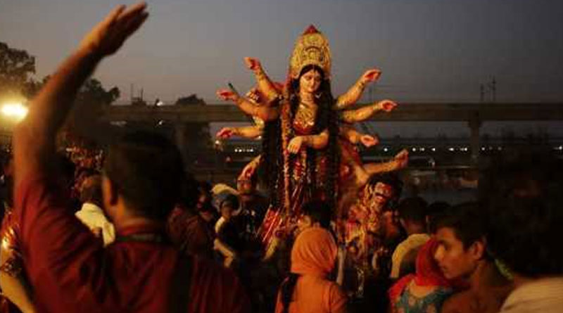 প্রতিমা বিসর্জনের শোভাযাত্রায় শব্দদানবের তাণ্ডব, প্রশ্নের মুখে পুলিশের ভূমিকা