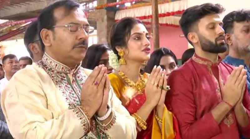 Actress turns MP Nusrat Jahan offer prayers at Suruchi Sangha Pandal