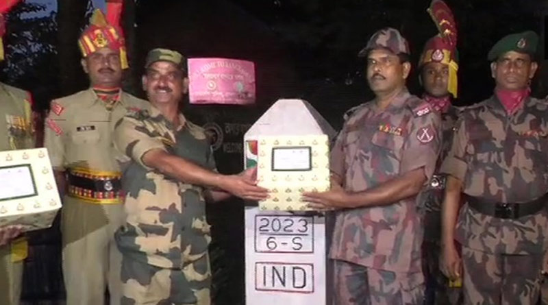 সীমান্তে দীপাবলি উদযাপন, মিষ্টি বিনিময় করলেন ভারত ও বাংলাদেশের জওয়ানরা