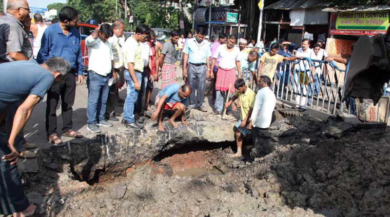 Landslide at APC Road near Jagat Cinema, crack spreads panic