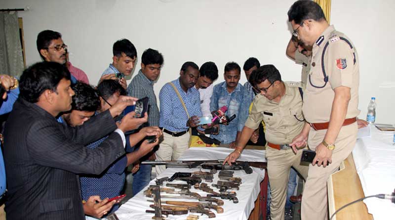 কাশীপুর গান সেলের কার্বাইন দুষ্কৃতীদের ডেরায়, অস্ত্রভাণ্ডারের রসদ ভাবনা বাড়াচ্ছে পুলিশের