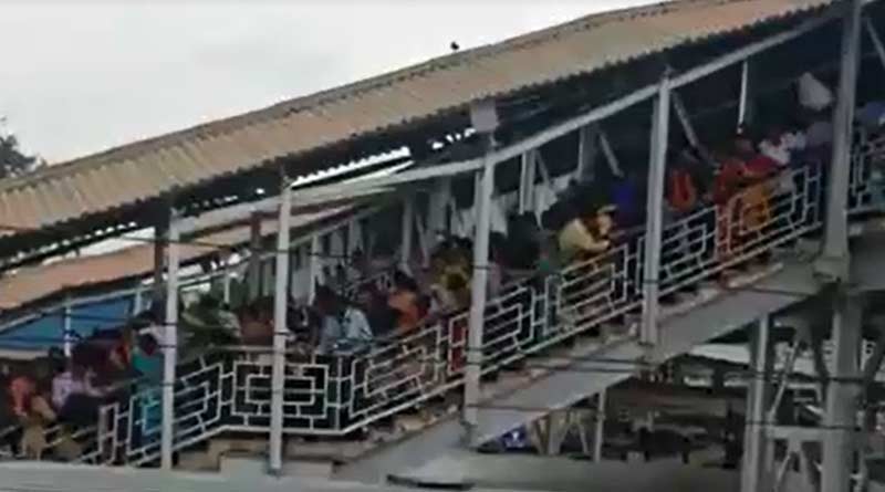 Atleast 15 people injured by stampede as they were in hurry to catch train in Burdwan