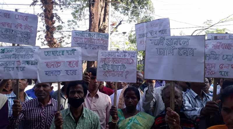 ফ্ল্যাটের চাবি নিতে অস্বীকার, জেলাশাসকের দপ্তরের সামনে বিক্ষোভ সাবেক ছিটমহলবাসীদের