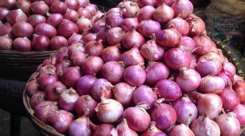 Some people theft onion from a shop of Haldia's Sutahata