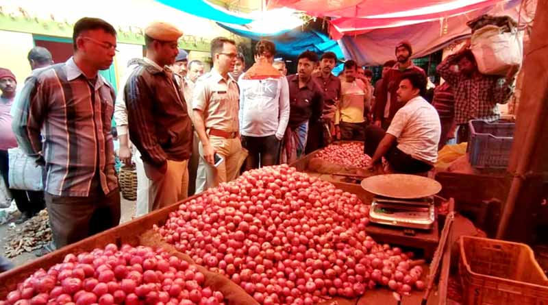 EB officers raid at Seoraphuli market, Hooghly to monitor the price rise situation