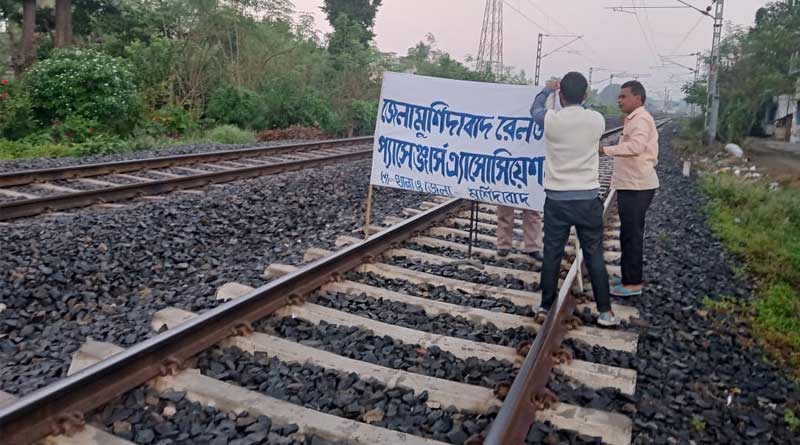 Train service disrupted in between sealdah- krishnanagar