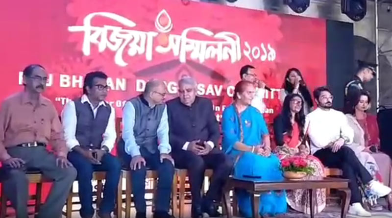 রাজভবনের বিজয়া সম্মিলনীতে তারকারা, টলিপাড়ায় বিভাজনের ইঙ্গিত