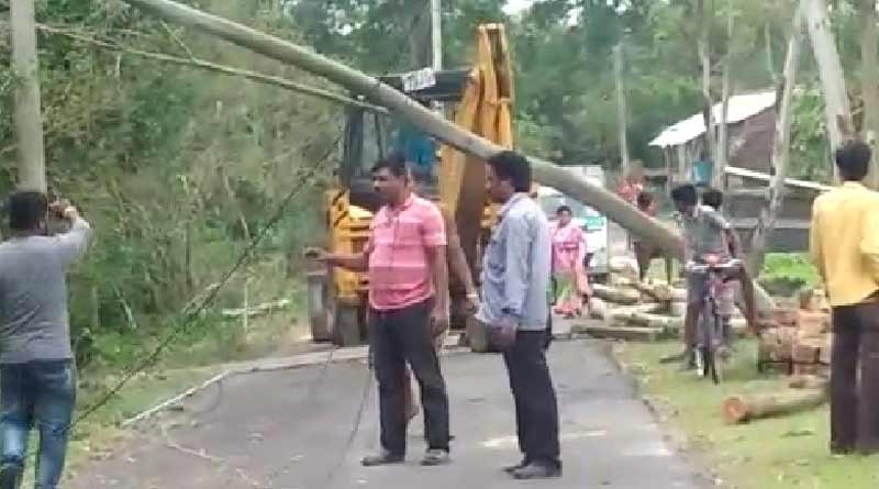 ত্রাণ না পাওয়ার অভিযোগ, বুলবুল বিপর্যস্ত ক্যানিংয়ে পথ অবরোধে ক্ষতিগ্রস্তরা