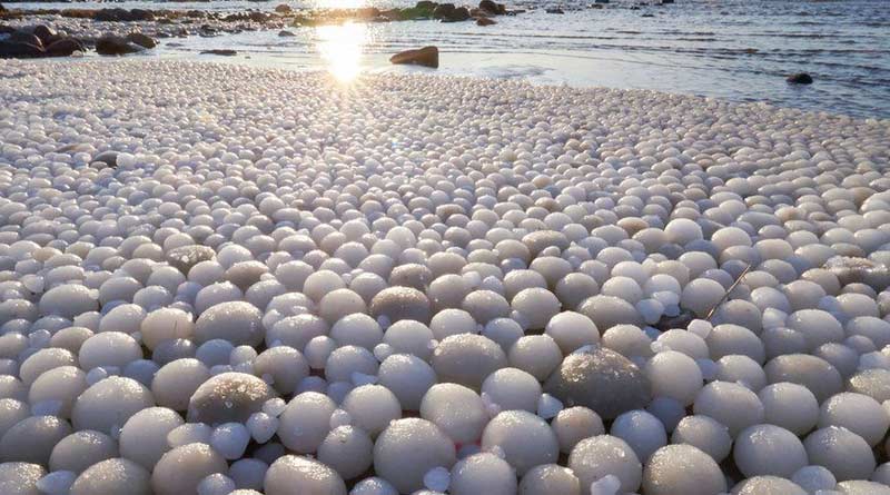 'Ice eggs' spreads over the beach of Finland due to exceptional natural phenomenon