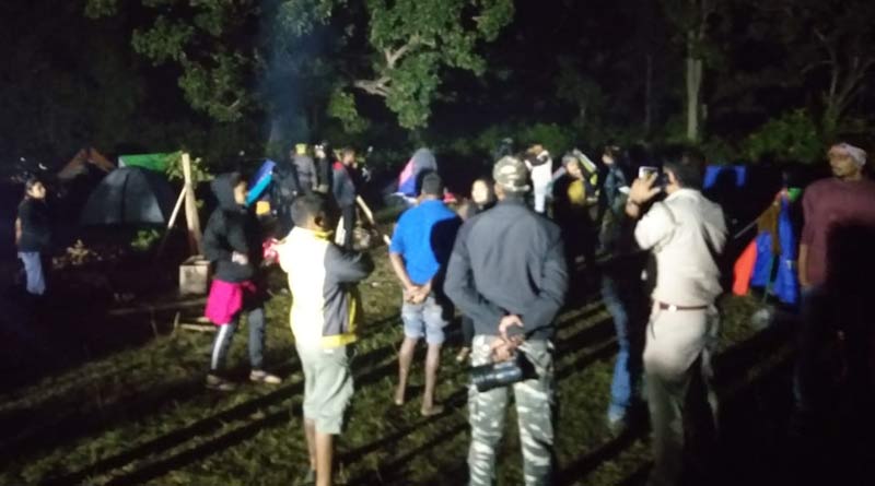 হানা দিতে পারে হাতি, বিপদ বুঝে জঙ্গল থেকে কলকাতার পর্যটকদের উদ্ধার করল পুলিশ