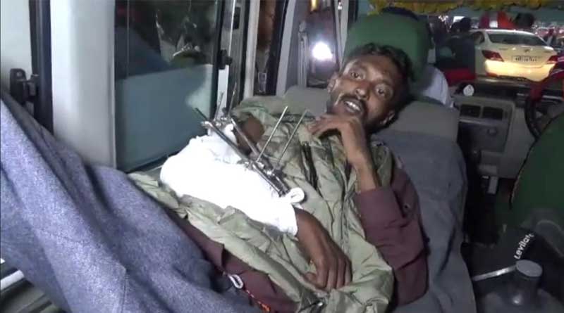 কলকাতায় ফিরলেন কাশ্মীরে জঙ্গিহানায় গুলিবিদ্ধ জহিরুদ্দিন, শীঘ্রই যাবেন গ্রামে