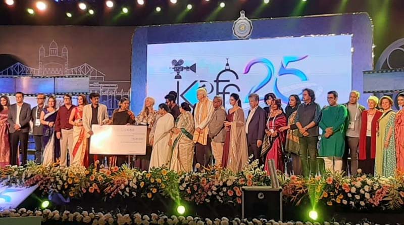 চলচ্চিত্র উৎসবের শেষদিন মঞ্চে শাবানা, ভিডিও বার্তায় কলকাতাকে অভিনন্দন অমিতাভের