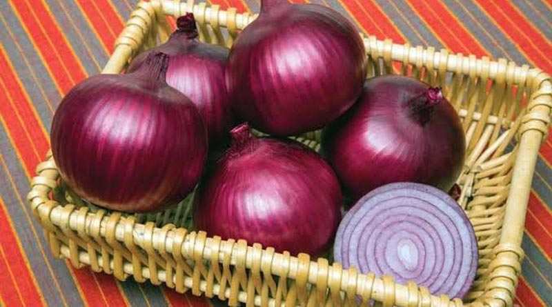 Onion prices in Bangladesh skyrocketing as imports from India banned | Sangbad Pratidin