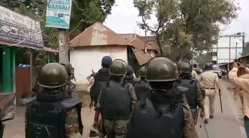 তরুণীকে অপহরণের চেষ্টা, অভিযুক্তদের বাইকে আগুন উত্তেজিত জনতার