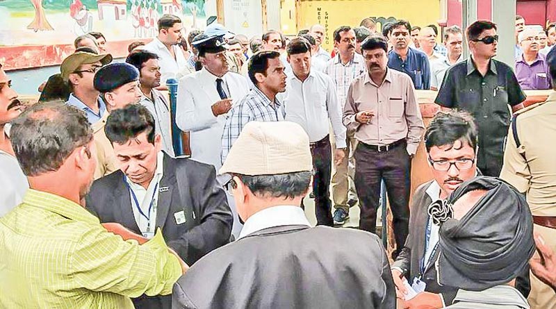 বিনা টিকিটে রেল যাত্রা রুখতে অভিযান আসানসোলে, একদিনে আদায় ১০ লাখ