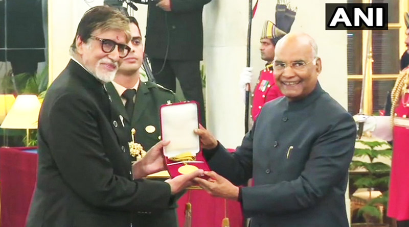 ‘এখনও অনেক কাজ বাকি’, দাদাসাহেব ফালকে পুরস্কার গ্রহণ করে মন্তব্য অমিতাভের