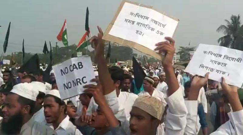 CAB বিরোধী আন্দোলনে বেলডাঙা স্টেশনে আগুন-ভাঙচুর, অবরোধ জাতীয় সড়কেও