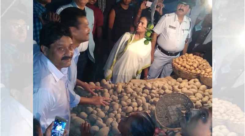 CM Mamata Bannerjee at Jadubau Bazar to look into the price of onion