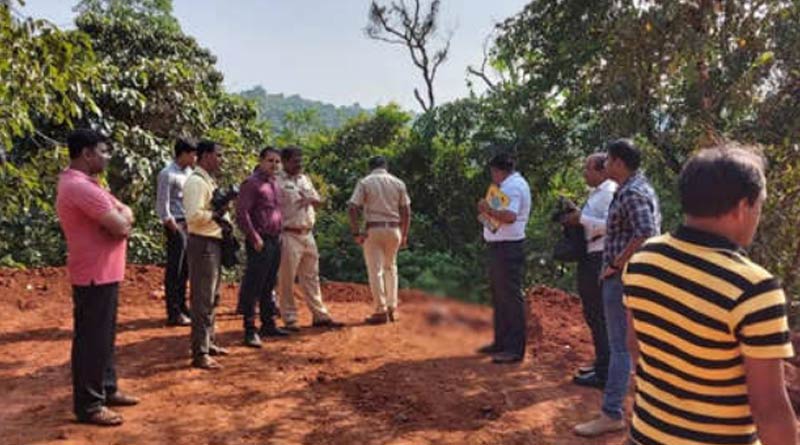দীর্ঘদিন ধরে শয্যাশায়ী স্ত্রী, নিষ্কৃতি পেতে জ্যান্ত কবর দিল স্বামী!