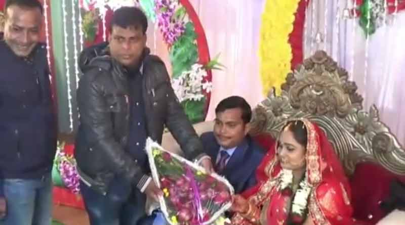 Onion bouquet gifted to a newly married couple in Kulti by TMC councilor