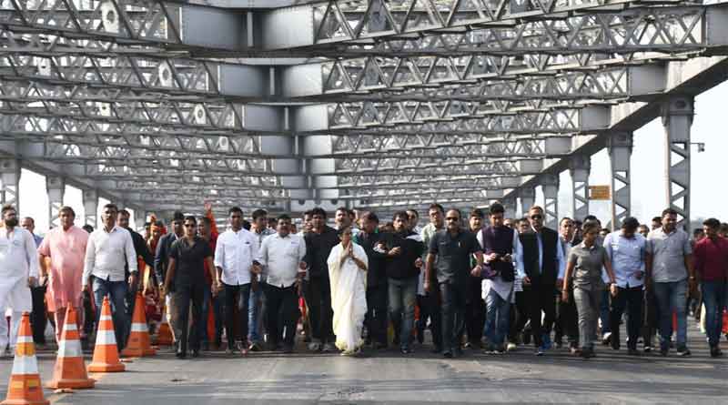 “নাগরিকত্ব প্রমাণ করতে কি বিজেপির মাদুলি কাজ করবে?”, তোপ মমতার