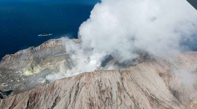 Volcano in White Island, NZ shows more siesmic activity