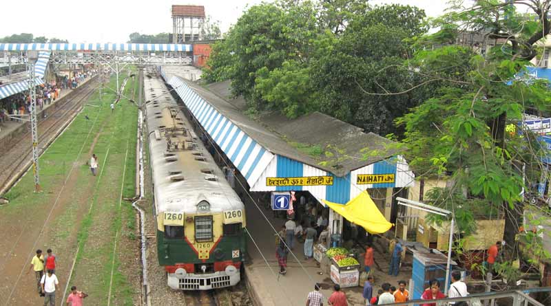 নৈহাটিতে মালগাড়ি বিকলে ব্যাহত ট্রেন চলাচল, চূড়ান্ত ভোগান্তির শিকার নিত্যযাত্রীরা