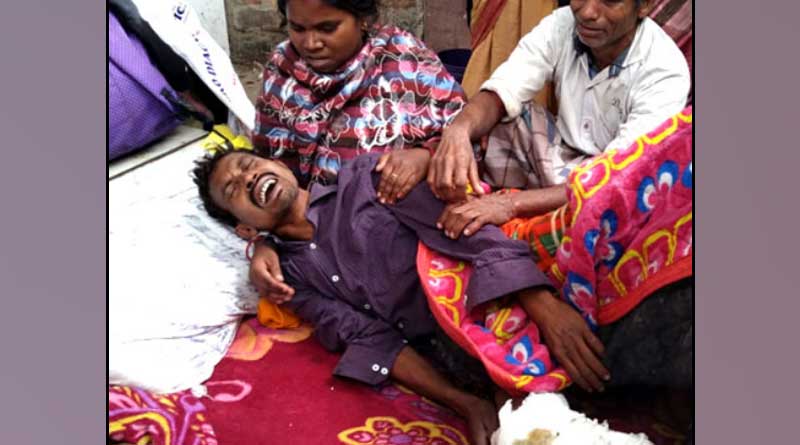 দিদিকে বলেও সুরাহা নেই, পচনধরা পা নিয়ে চার হাসপাতাল ঘুরলেন যুবক