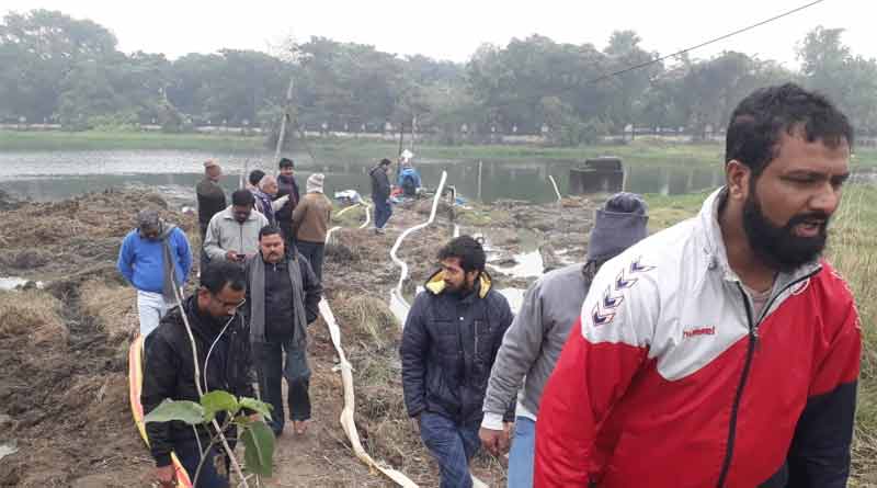 জলাশয় ভরাট করে বাংলো তৈরির তোড়জোড়, অভিযোগে কাজ বন্ধ করে দিলেন বাসিন্দারা