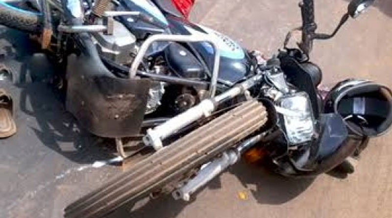 জল জমা রাস্তায় গর্তে বাইকের চাকা, দুর্ঘটনায় মৃত্যু আরোহীর