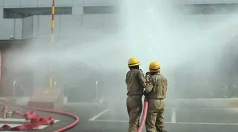 Massive fire breaks out at chloride metals factory at Haldia | Sangbad Pratidin