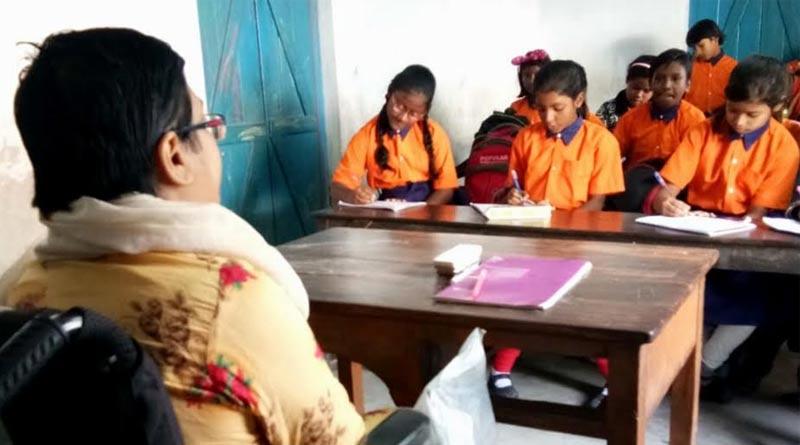 সুস্থ শিশুদের শিক্ষার আলো দেখাচ্ছেন ‘প্রতিবন্ধী’ জলি