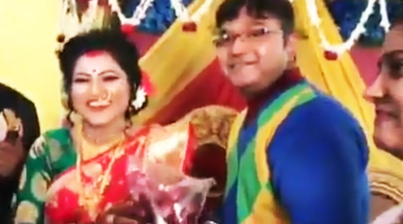 ঝাঁজহীন হেঁশেল, বউভাতে নববধূকে মহার্ঘ্য পিঁয়াজ উপহার দিল স্বামীর বন্ধুরা
