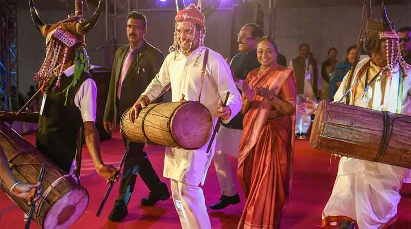Rahul Gandhi shakes his leg with tribal community at Chattisgarh.