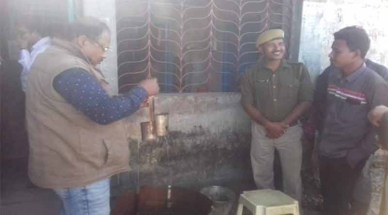 Insidious in ration shop in Malbazar, caught by DM