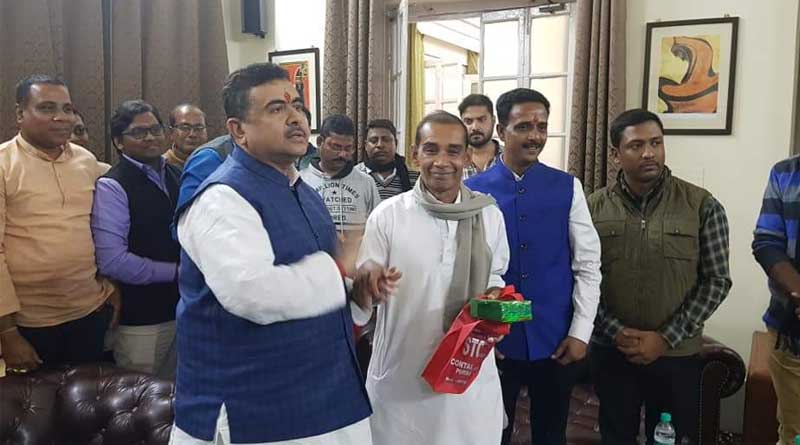 উপনির্বাচনে খড়গপুরে ঘাসফুলের জয়জয়কার, কর্মীদের স্মার্টফোন উপহার শুভেন্দুর