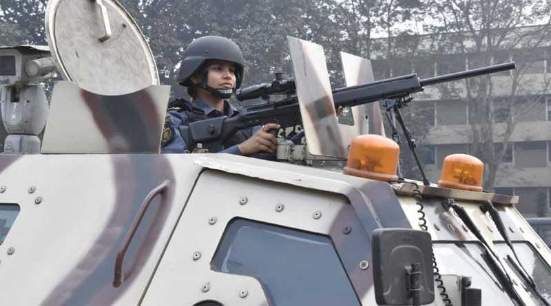 হাতে স্বয়ংক্রিয় রাইফেল, বড়দিনের আগেই রাস্তায় কলকাতা পুলিশের ‘ওয়ারিয়র্স’রা