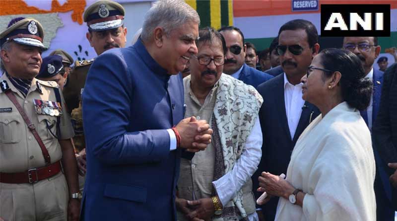 সংঘাতের মাঝেই অন্য ছবি, রেড রোডের কুচকাওয়াজে খোশগল্প রাজ্যপাল-মুখ্যমন্ত্রীর