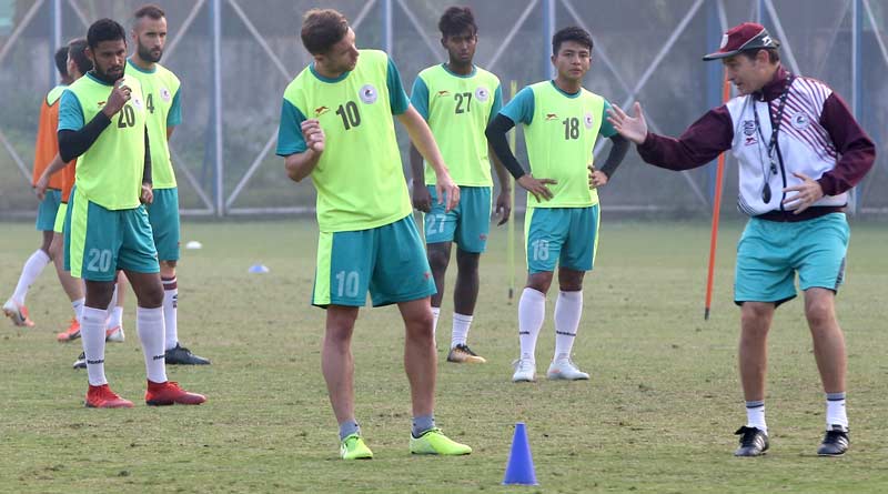 গাঁটছড়া নিয়ে ফুটবলারদের আশ্বস্ত করলেন বাগান কর্তারা, ডার্বিতে আমন্ত্রণ গোয়েঙ্কাকে